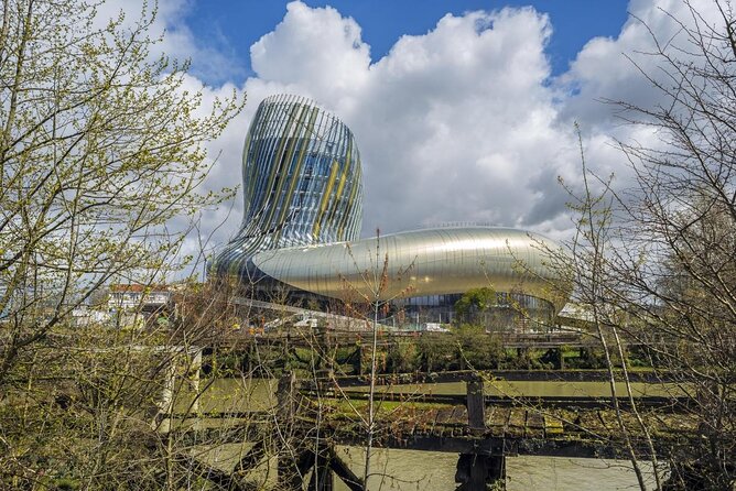 Prestige Commented Cruise glass of wine and Canelé in Bordeaux - Key points at a glance