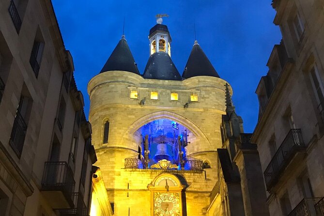 Private - Best of Bordeaux Walking Tour + Glass of Bordeaux Wine - Porte Cailhau and medieval Bordeaux