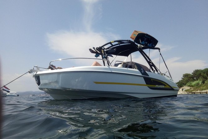 Private Boat Charter in the Bay of St Tropez - Plage des Graniers: a useful swimming stop