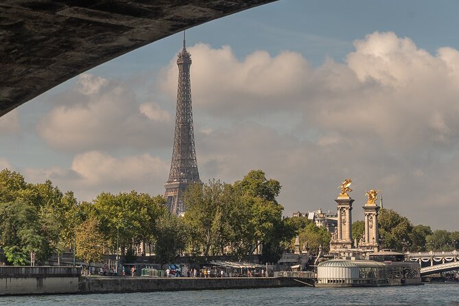 Private Cruise to Discover Paris - Pont des Arts, Pont Neuf, and Notre-Dame