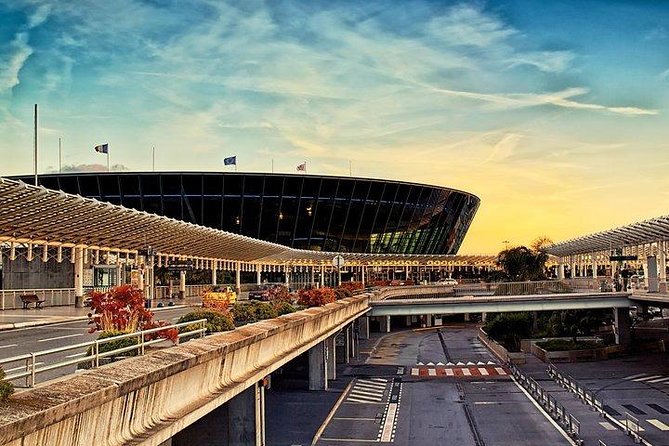 Private Departure Transfer: Hotel to Nice Airport - Hotel pickup in central Nice