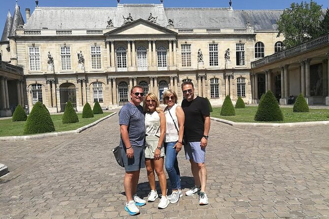 Private Foodie Tour in Paris: Exquisite French Cuisine - A pause at Hôtel de Sully