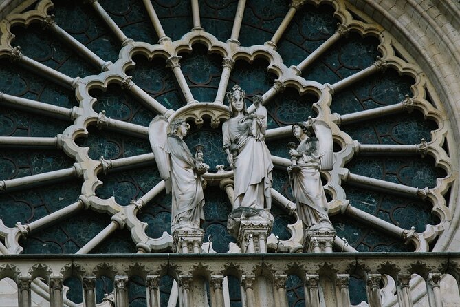 Private Half Day Historic Tour - Le Marais, from aristocratic quarter to fashionable district