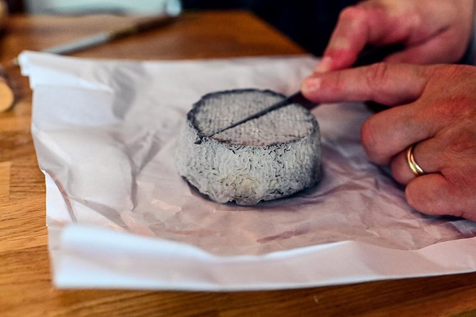 Private Montmartre Food Tour with Wine, Cheese & Pastries - The guides make the difference