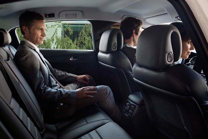 Private Paris Airport Arrival Transfer – CDG & ORLY Airports - The first meeting and the luggage handoff