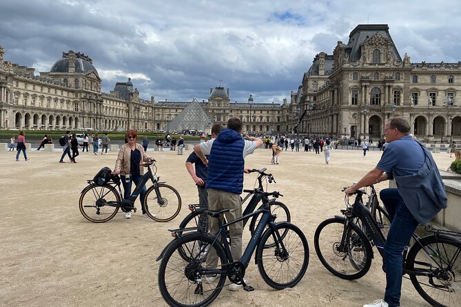 Private Paris E-bike city highlights tour - Rolling past the Louvre and through the Tuileries area