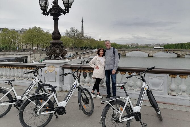 Private Paris E-bike city highlights tour - Guides who add more than directions