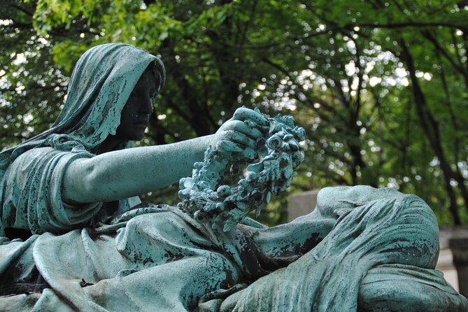 Private Père Lachaise Cemetery Walking Tour - A 90-Minute Walk Through Famous Lives