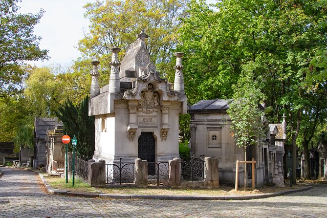 Private Père Lachaise Cemetery Walking Tour - Adding a Seine River Cruise
