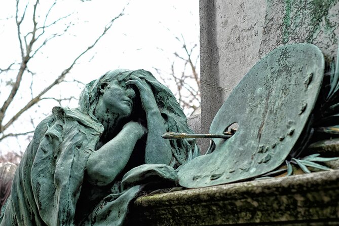 Private Père Lachaise Cemetery Walking Tour - The Romance, Scandal, and Spicier Material