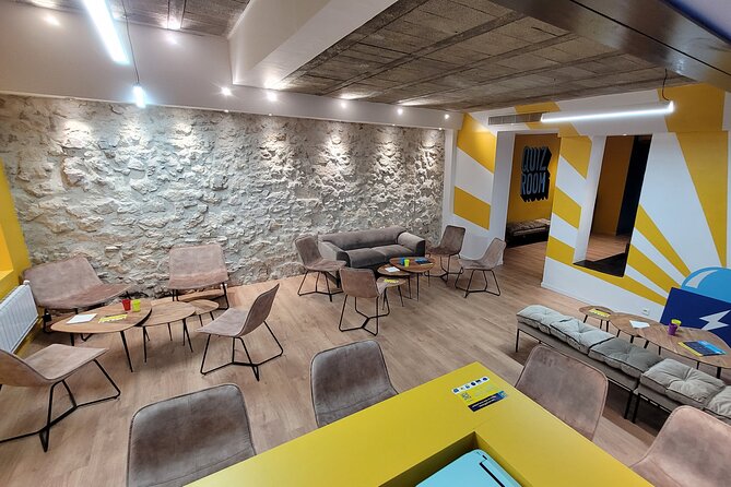 Private Quiz Room Game Session in Aix en Provence - Why the private group format matters
