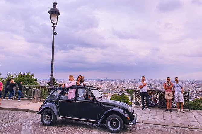Private ride in a Citroën 2CV in Paris - 2h - Île de la Cité, Place Dauphine, and the river quays