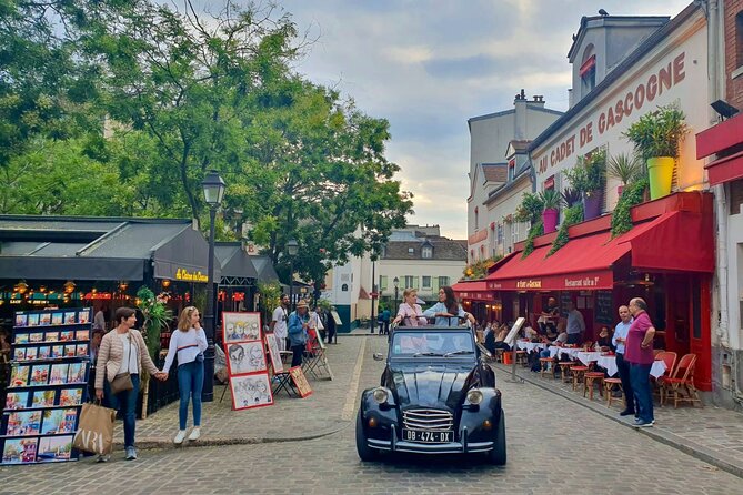 Private ride in a Citroën 2CV in Paris - 2h - Montmartre: artists, vines, and movie streets