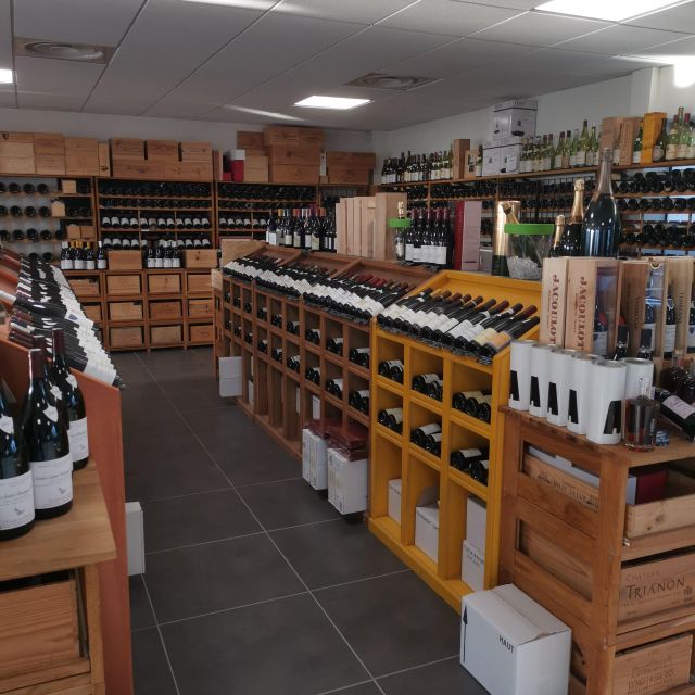 Private Tasting in Beaune : The Best of Burgundy Wines - A tasting room connected to a serious Beaune shop