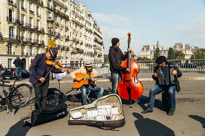 PRIVATE TOUR: Highlights & Hidden Gems of Paris With Locals - Baguette tasting and the practical food stop