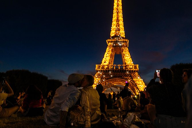 PRIVATE TOUR: Highlights & Hidden Gems of Paris With Locals - Champs-Élysées and the grand 8th arrondissement