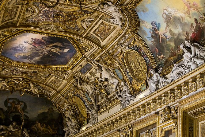 Private tour Louvre By night - What guides add to the experience