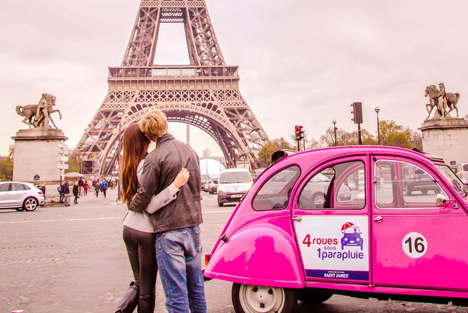 Private tour Paris 3 hours in vintage Citroën 2CV - A three-hour route from Montmartre to the Eiffel Tower