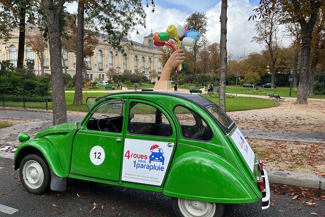 Private tour Paris Sightseeing 2 hours in Citroën 2CV - From Saint-Germain to Montmartre