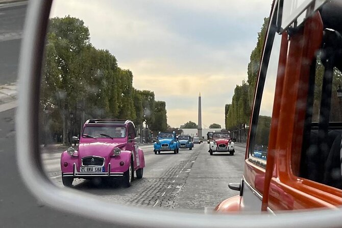 Private tour Paris Sightseeing 2 hours in Citroën 2CV - Les Invalides, Trocadéro, and the Eiffel Tower