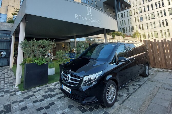 Private Transfer from CDG or ORY Airport to Paris City - The drive into Paris takes about 30 minutes to one hour