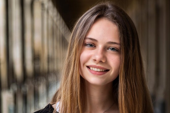 Professional Photo Shoot Walking Tour in Central Paris - Same-day delivery changes the value