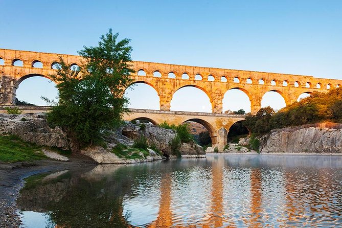 Provence Highlights Full-Day Tour from Avignon - Fontaine de Vaucluse and the power of the spring