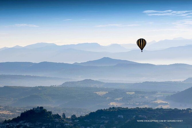 Provence Hot-Air Balloon Ride from Forcalquier - The landing and the toast des Aéronautes