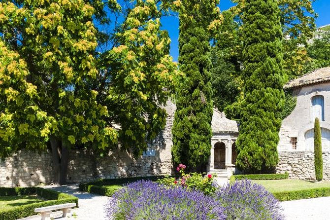 Provence in One Day Small Group Day Trip from Avignon - Roussillon and Its Red-Ochre Character