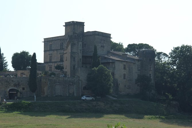 Provence Wineries and Luberon Villages Day Trip from Aix-en-Provence - Bonnieux: a brief photo stop with a big view