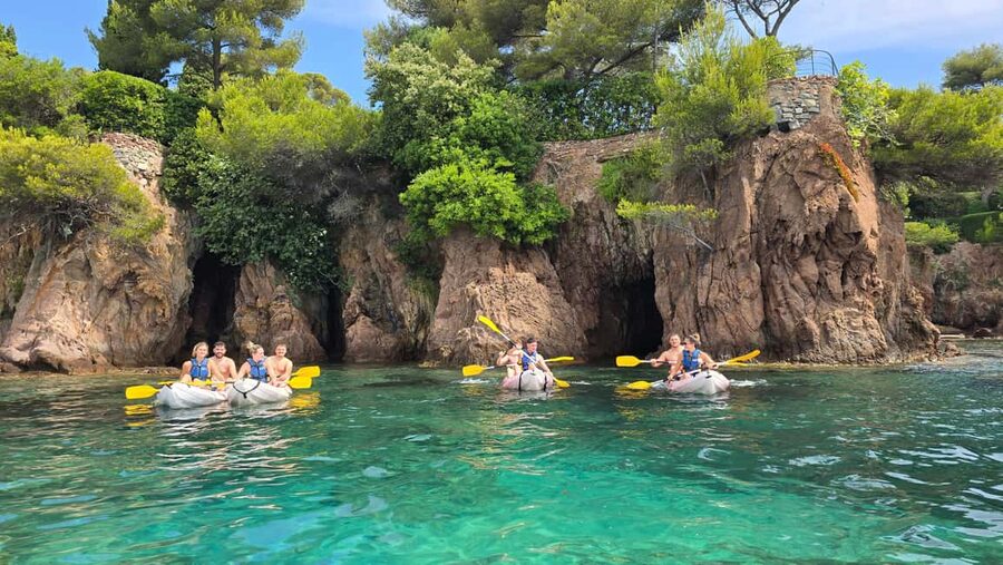 Rando Kayak Agay Guided Visit - Why the Esterel coast is worth seeing by kayak