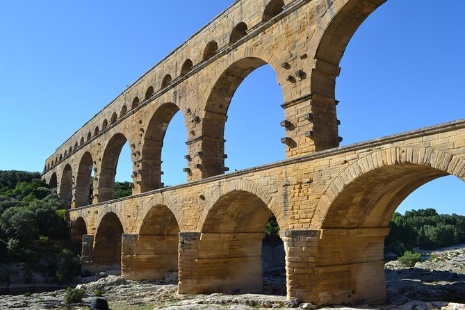 Roman Sites and Historical Places Day Trip from Avignon - Pont du Gard: the day’s visual high point