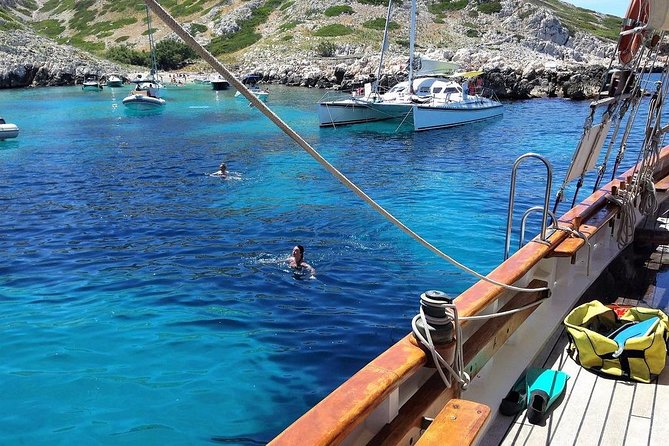 Sailing day in the heart of the Calanques - Setting sail from Marseille’s Old Port