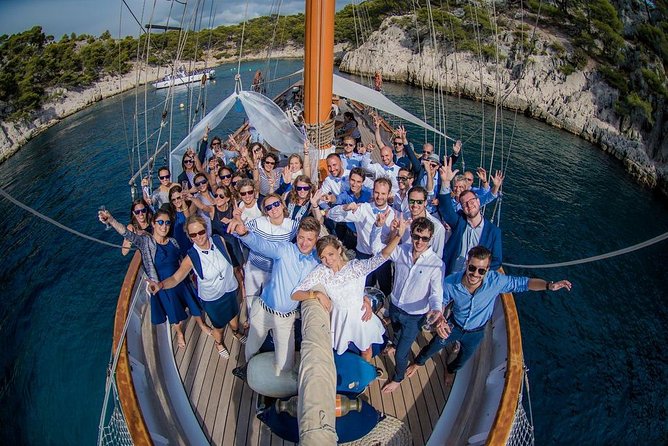 Sailing day in the heart of the Calanques - Who will enjoy this sailing day most