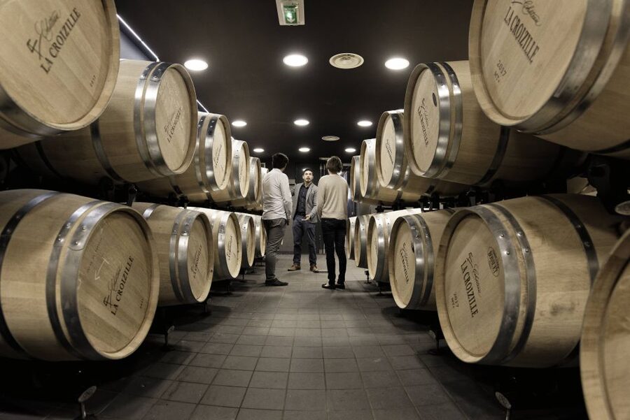 Saint-Émilion: Grand Cru Classé Winery Visit and Tasting - Three wines in a relaxed tasting room
