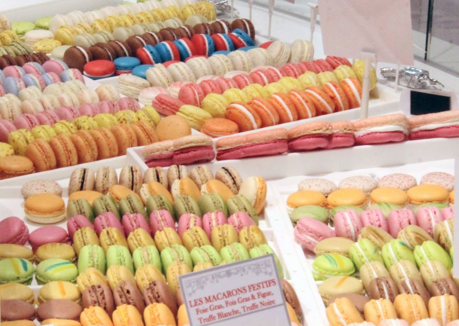 Saint-Germain-des-Prés: Pastry and Chocolate Walking Tour - Chocolate tasting with famous Parisian makers
