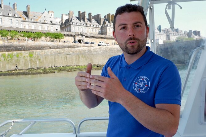 Saint-Malo: 1h30 guided boat trip (Commented FR & EN) - Meeting at Cale Saint-Père