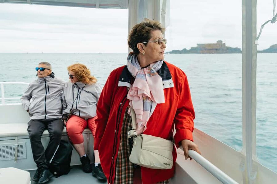Saint-Malo: Guided Boat Tour with Local Captain - The 90-minute route: more forts and more context
