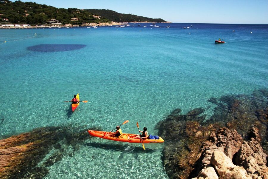 Saint-Tropez: Kayak Experience in Ramatuelle Reserve - What the guides add to the experience