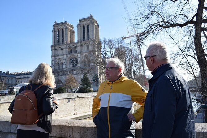 Sainte-Chapelle and Conciergerie Guided Tour with Ticket in Paris - Starting on Île de la Cité