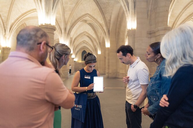 Sainte-Chapelle, Conciergerie & Notre Dame Exterior Guided Tour - How the guide affects the experience