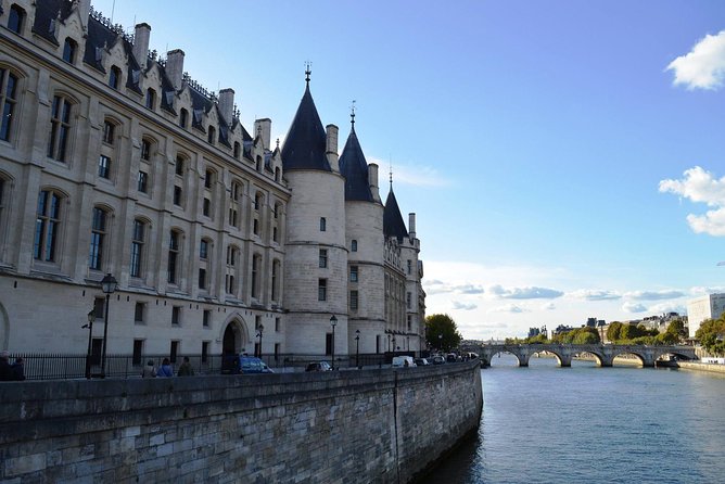 Sainte-Chapelle, Conciergerie & Palais de Justice Private Tour - Palais de Justice and the working heart of Paris