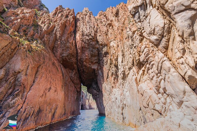 Scandola & Girolata: The Must-see Excursion EN Corsica - Capo Rosso, its arch, and the natural pool