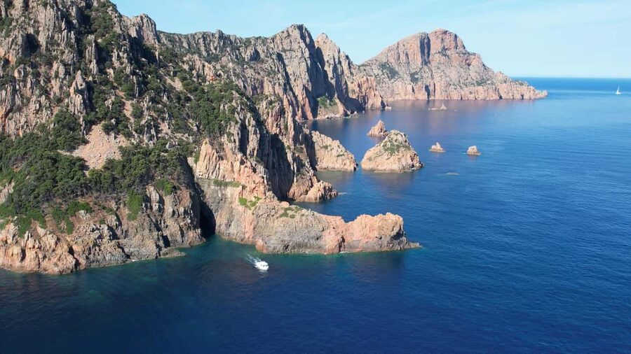 Scandola: Visit the Nature Reserve from Porto (France) - What the strongest praise tells you