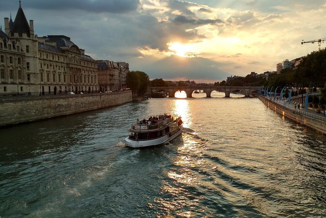 Seine River Cruise & French Crepe Tasting by the Eiffel Tower - Timing, queues, and the real length of the outing