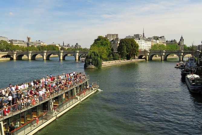 Seine River Cruise & French Crepe Tasting by the Eiffel Tower - The crepe stop at Les Terrasses du Trocadéro
