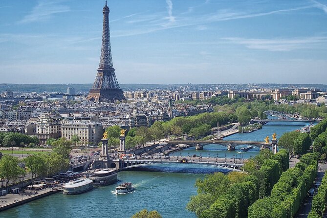 Seine River Cruise with Commentary 1 Hour - Finding the pier and getting ready to board