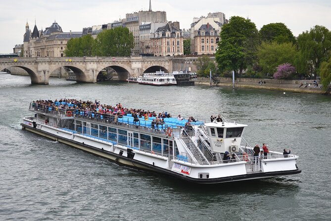 Seine River Cruise with Commentary 1 Hour - Choosing daylight, sunset, or night