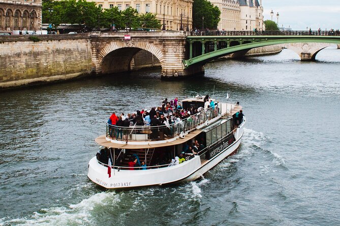 Seine River Cruise with Commentary 1 Hour - Comfort, views, and crowding