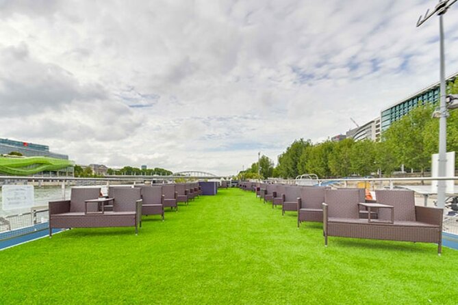 Seine River Dinner Cruise with Live Singer by VIP Yacht de Paris - Key things to know before booking